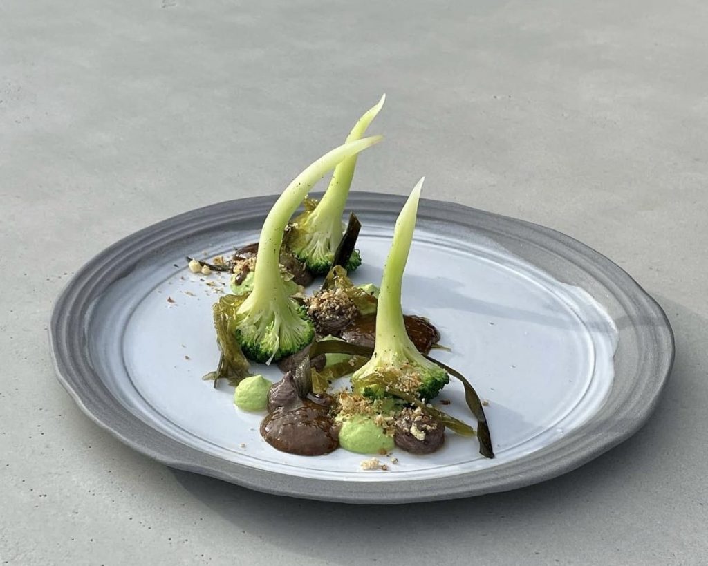 Vegansk forret med broccoli på Restaurant Ansvar